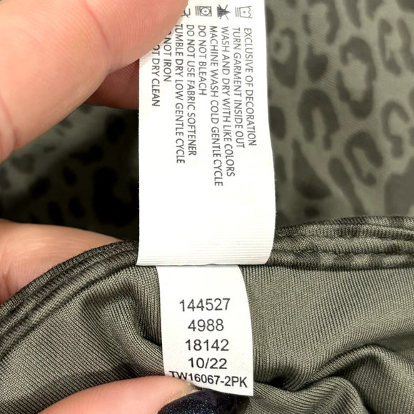 90 Degree by Reflex Green Leopard Crop Tank Top Medium Open Keyhole Back Yoga - Picture 7 of 8